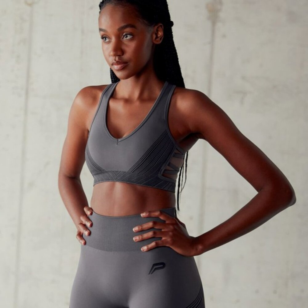 Impulse Seamless Sports Bra in midnight grey